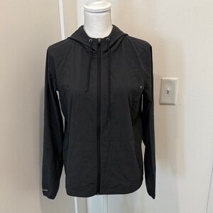 Vuori Women’s Outdoor trainer shell jacket